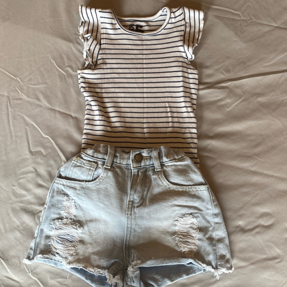 Cotton:On size 5 short and shirt bundle. Cute summer outfit!